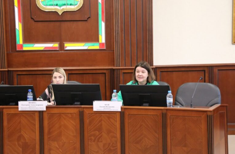 В горсовете состоялась первая сессия молодежного парламента 12 созыва