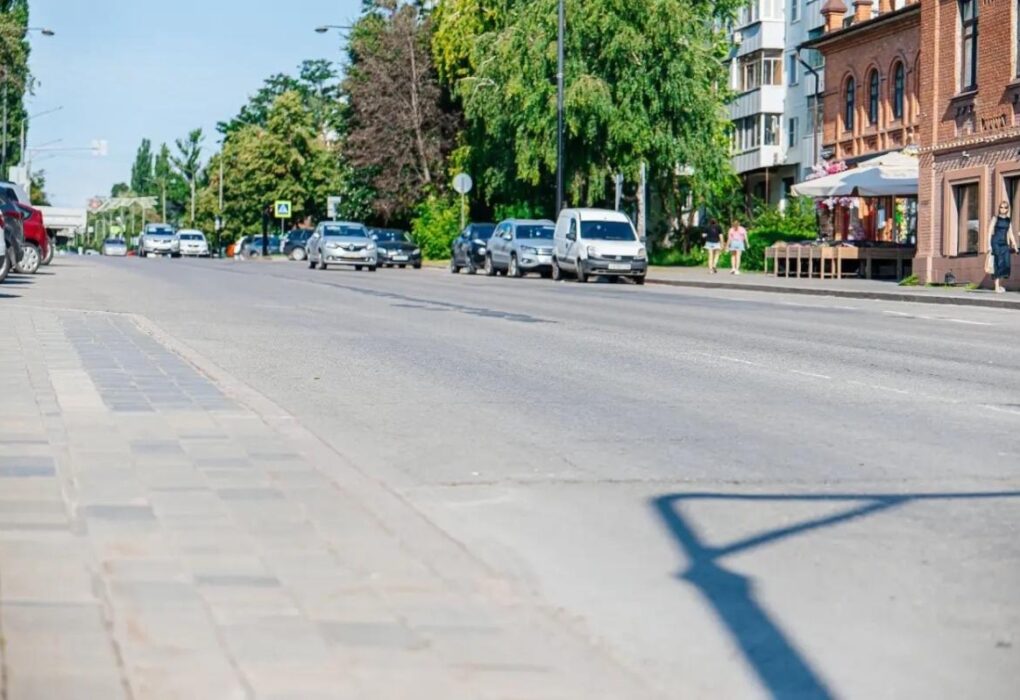 Улицу Первомайскую обновляют «под ключ»: сети и дорогу приводят в порядок одновременно