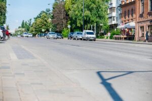 Улицу Первомайскую обновляют «под ключ»: сети и дорогу приводят в порядок одновременно